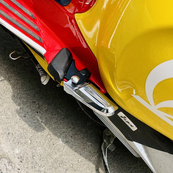 Gác Chân Cao Cấp Cho Xe Vespa Một Cặp