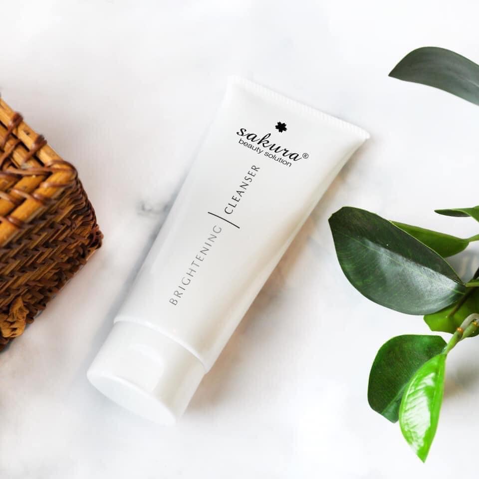 Sữa rửa mặt trắng da Sakura Brightening Cleanser
