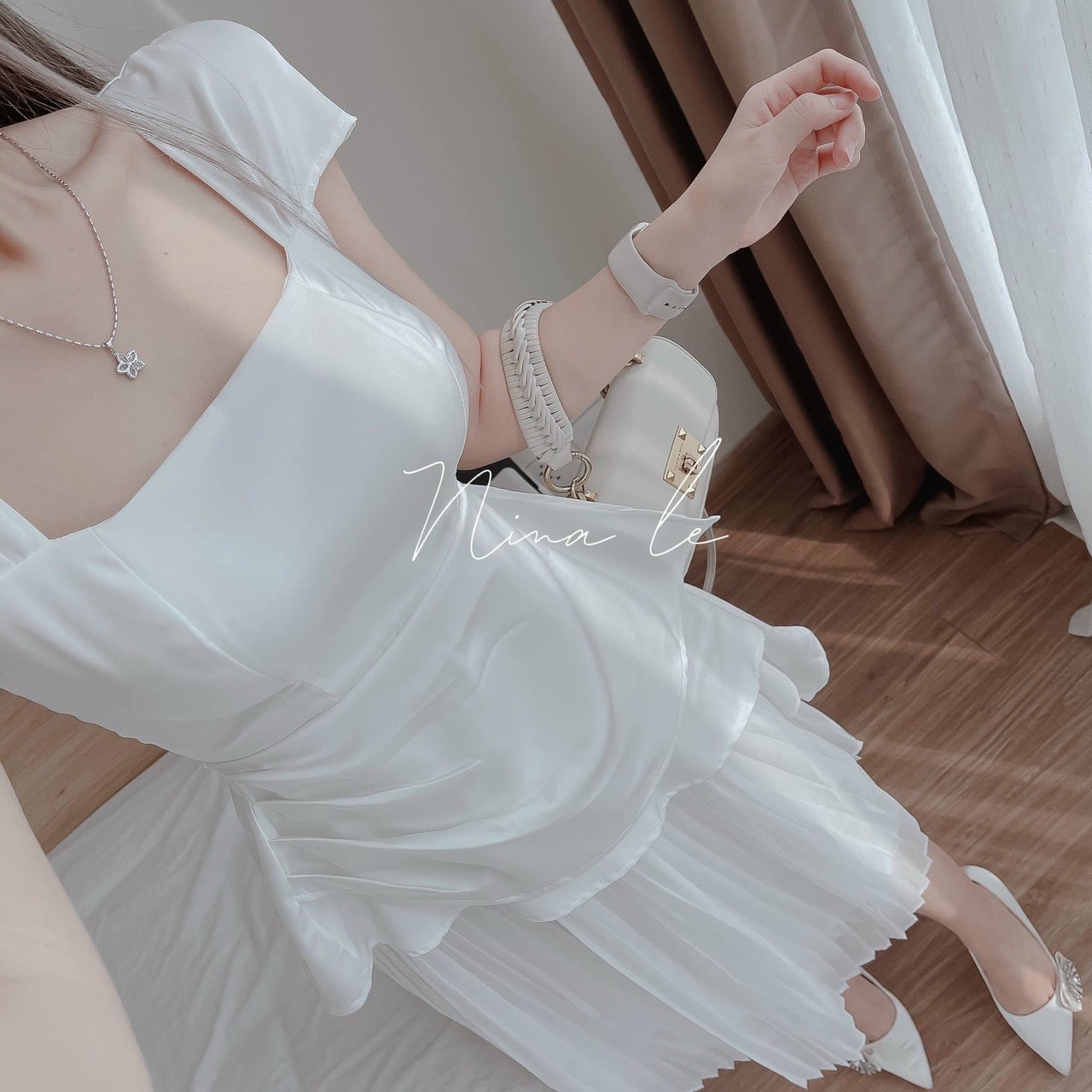 Set Áo Vạt Chéo Tà Có Mút Và Chân Váy Dập Ly Có Mút