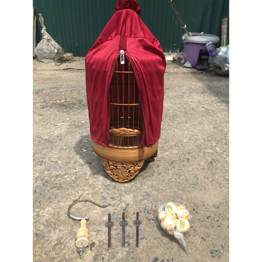 Lồng chim khuyên tre đục tinh xảo