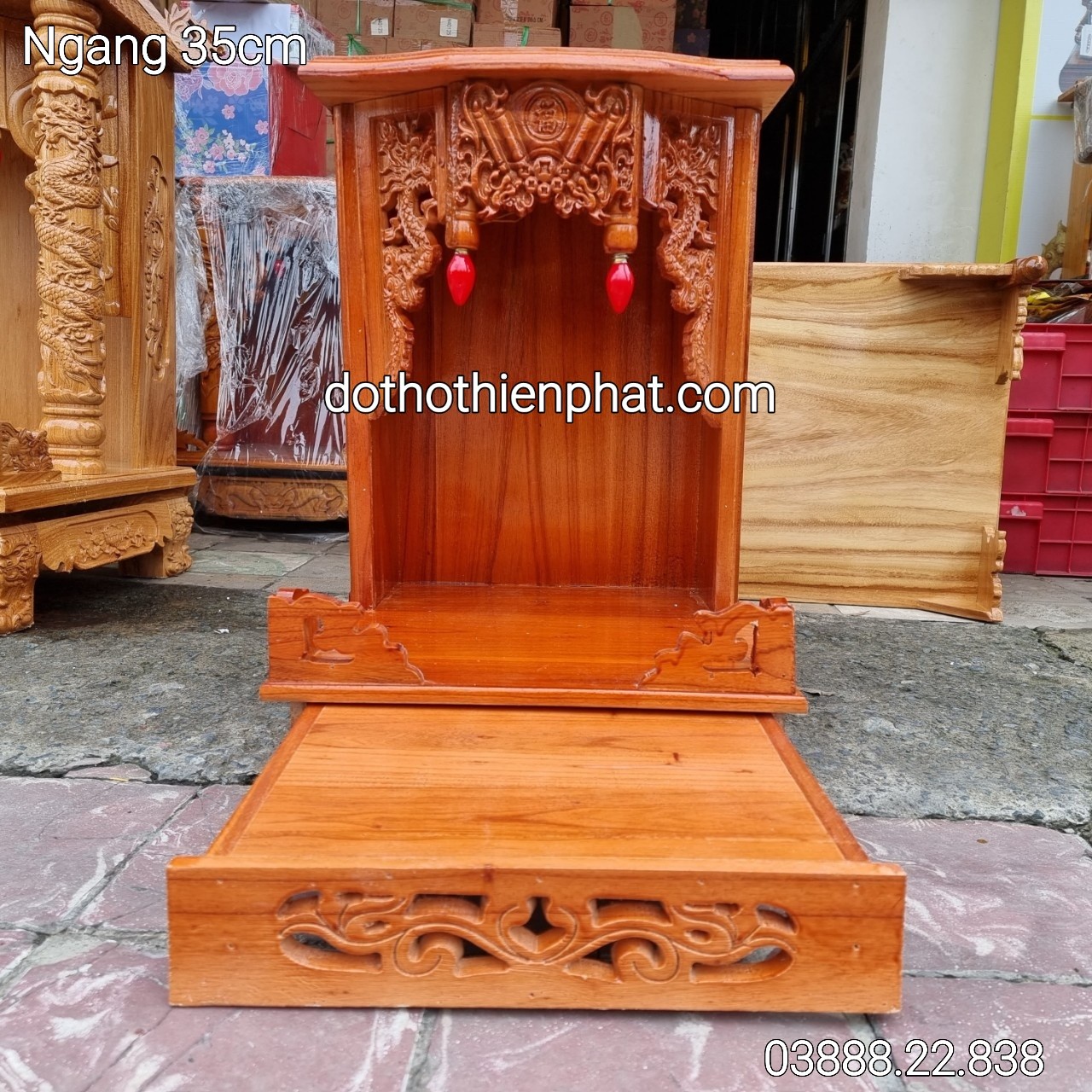 Bàn thờ thần tài ông địa 42x60 gỗ xoan màu đỏmẫu mới