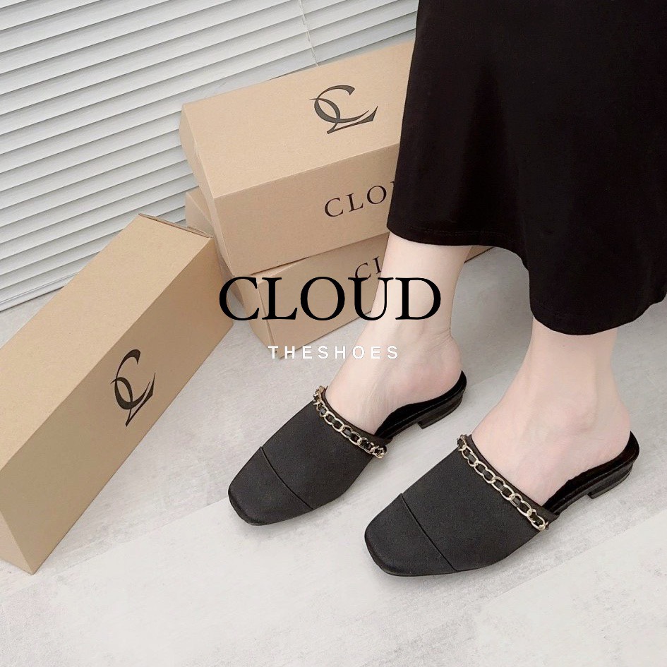 Giày bệt bít mũi quai xích