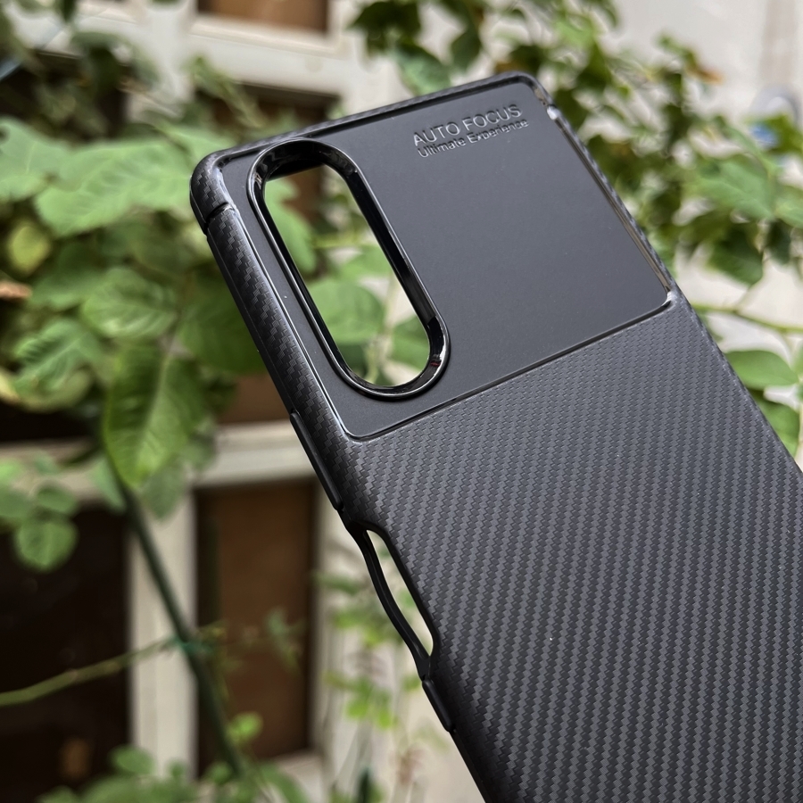 Ốp lưng Xperia 5 auto focus vân carbon