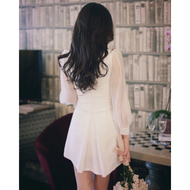 Đầm trắng tay voan