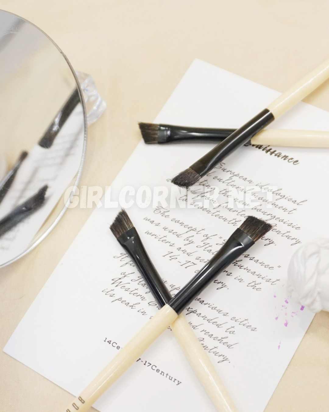 Cọ mày Bobbi Brown Eye Definer
