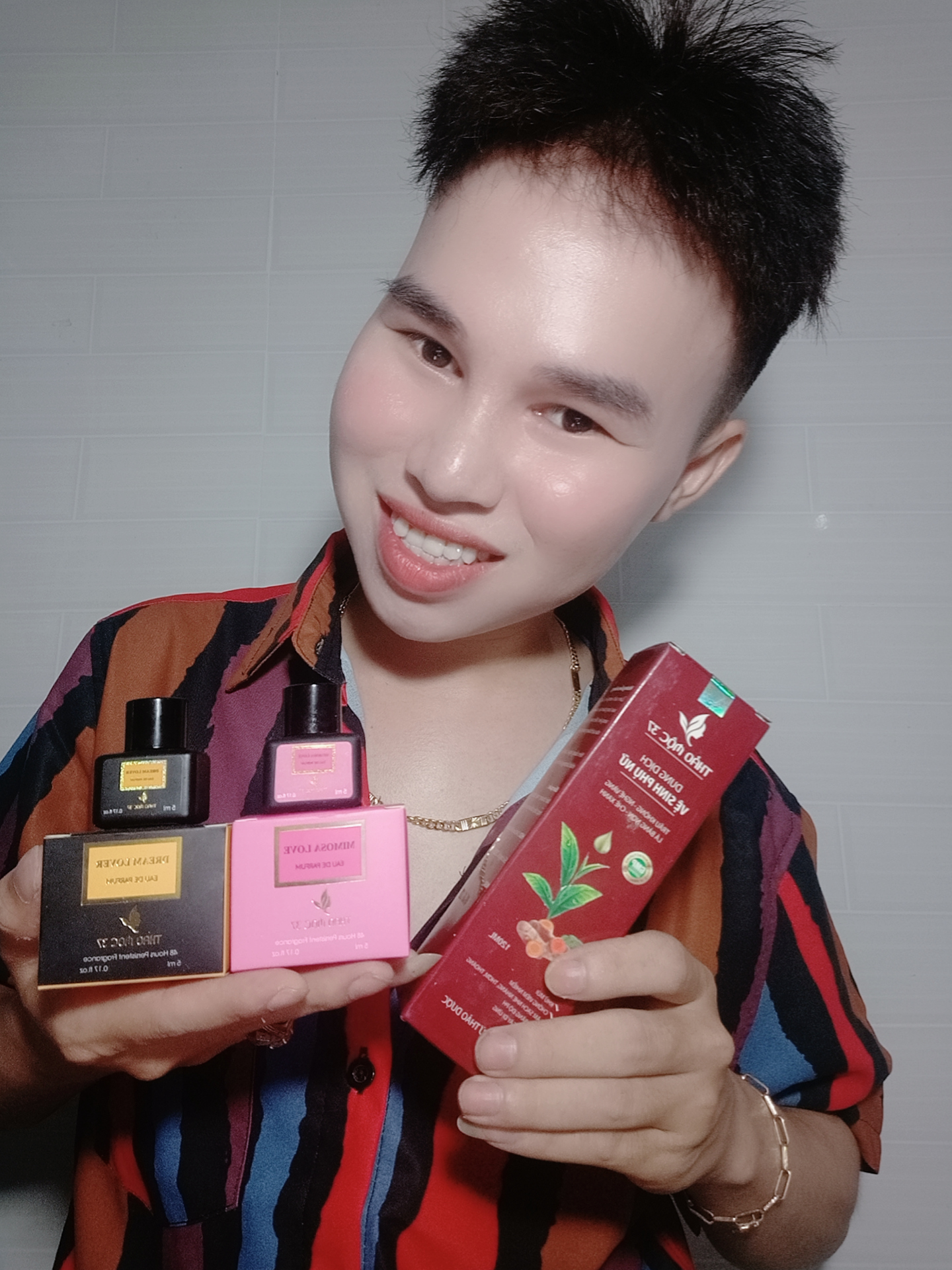 2 Lọ Nước Hoa Vùng Kín Thảo Mộc 37 ( lọ màu đen + lọ màu hồng)