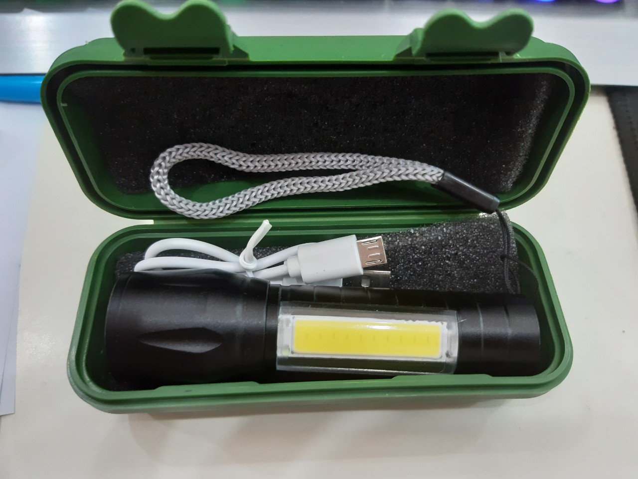 Đèn pin mini siêu sáng 1516 có zoom