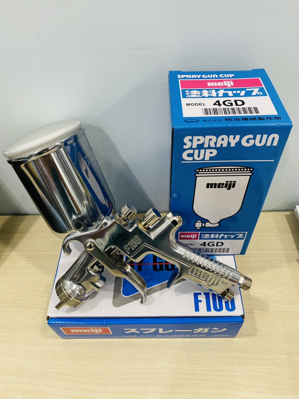 Súng phun sơn Nhật Bản Meiji F100 (Kim béc 1.3mm và 1.5mm, đã gồm cốc đựng sơn 400ml 4GD)