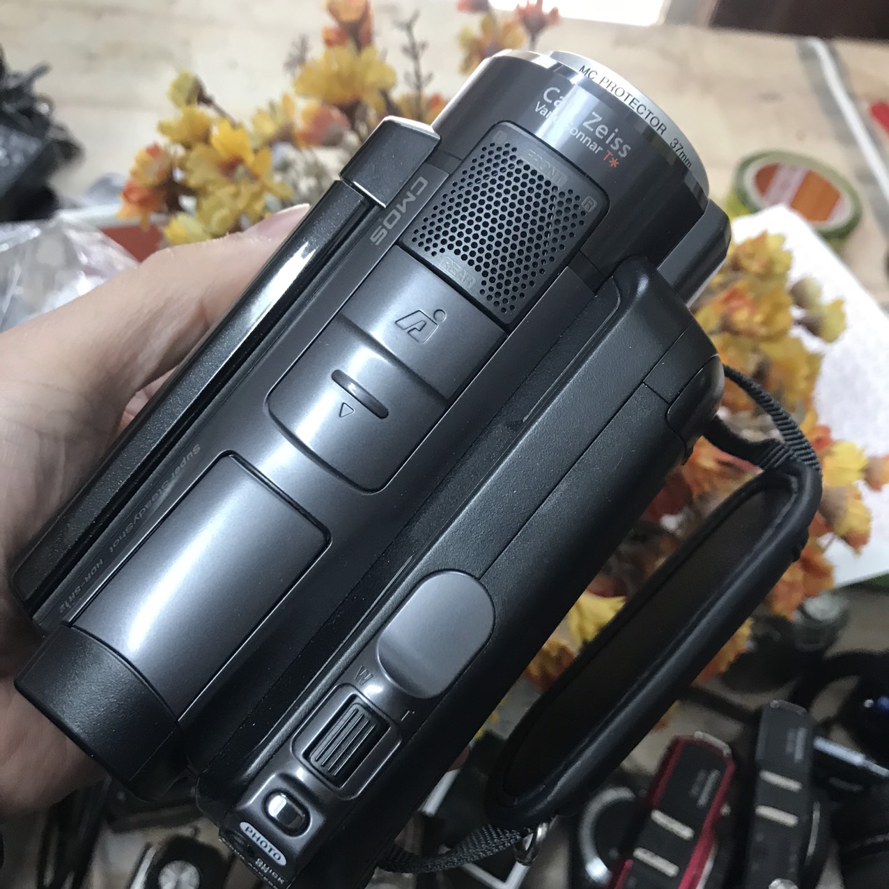 Máy quay phim Sony SR12