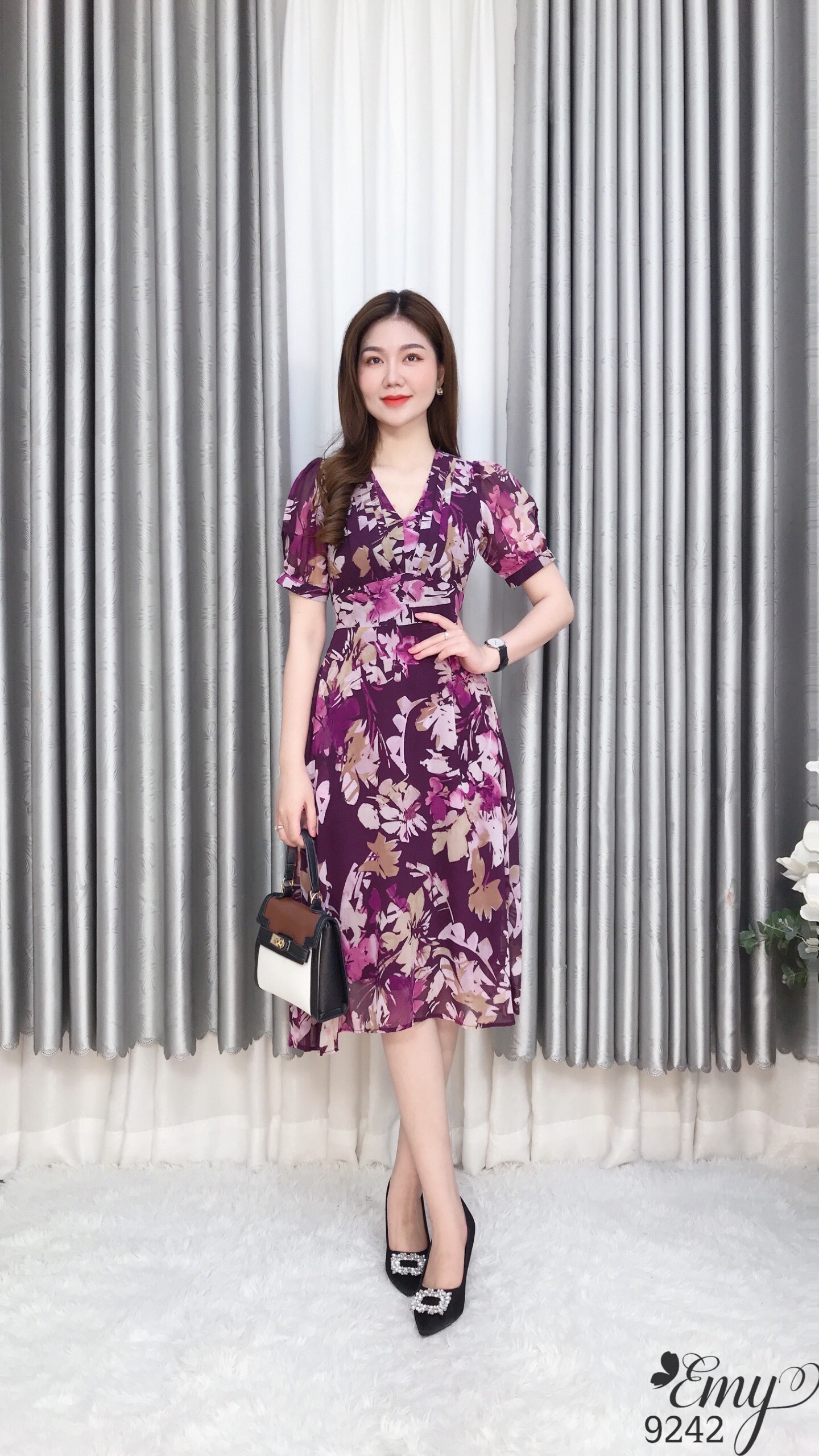 Đầm EMY EM9242 Xoè Cổ V Xếp PLy