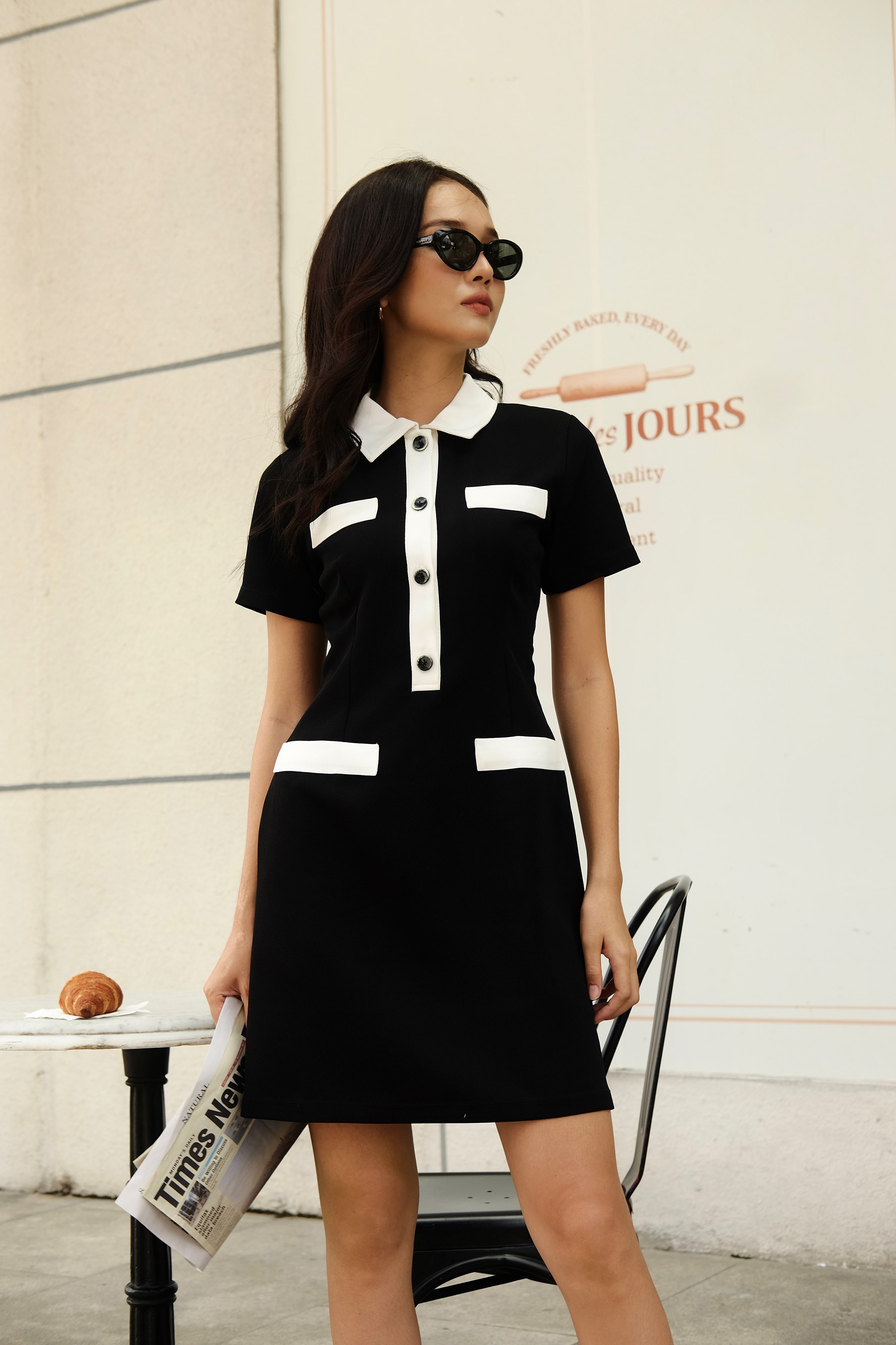 Đầm đen cổ trụ phối trắng - YV LE & CO
