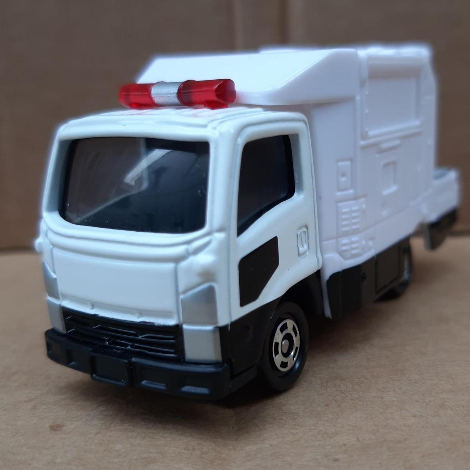 Xe mô hình Tomica - Xe C.Sat ISUZU ELF màu trắng (không tem)