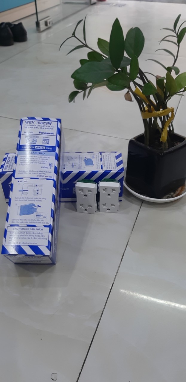 BỘ Ổ CẮM PANASONIC - WEV1582SW (Ổ ĐÔI 3 CHẤU) + WEV68030SW (MẶT WIDE)