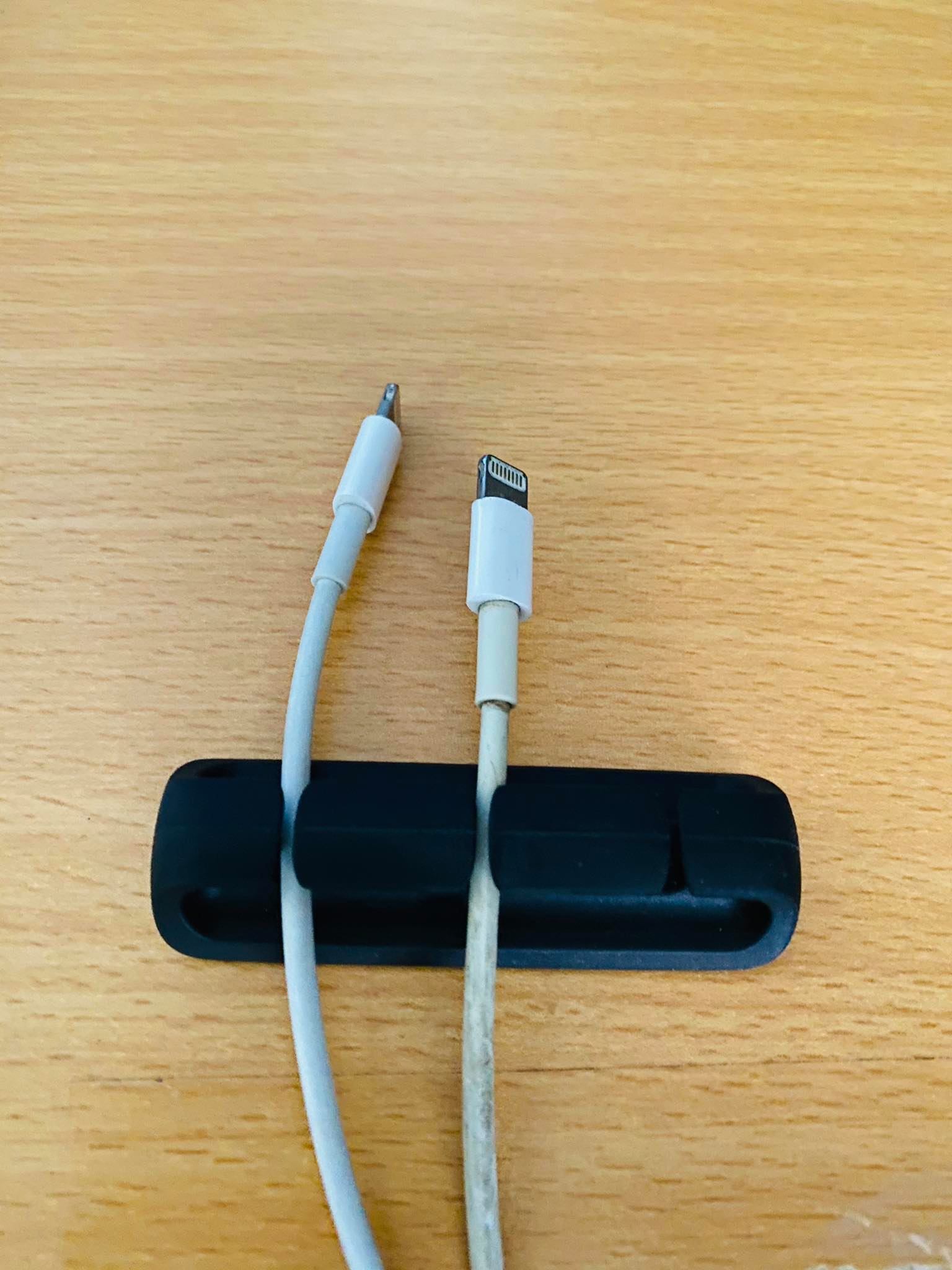 Dụng cụ silicon cố định 3 đầu dây sạc