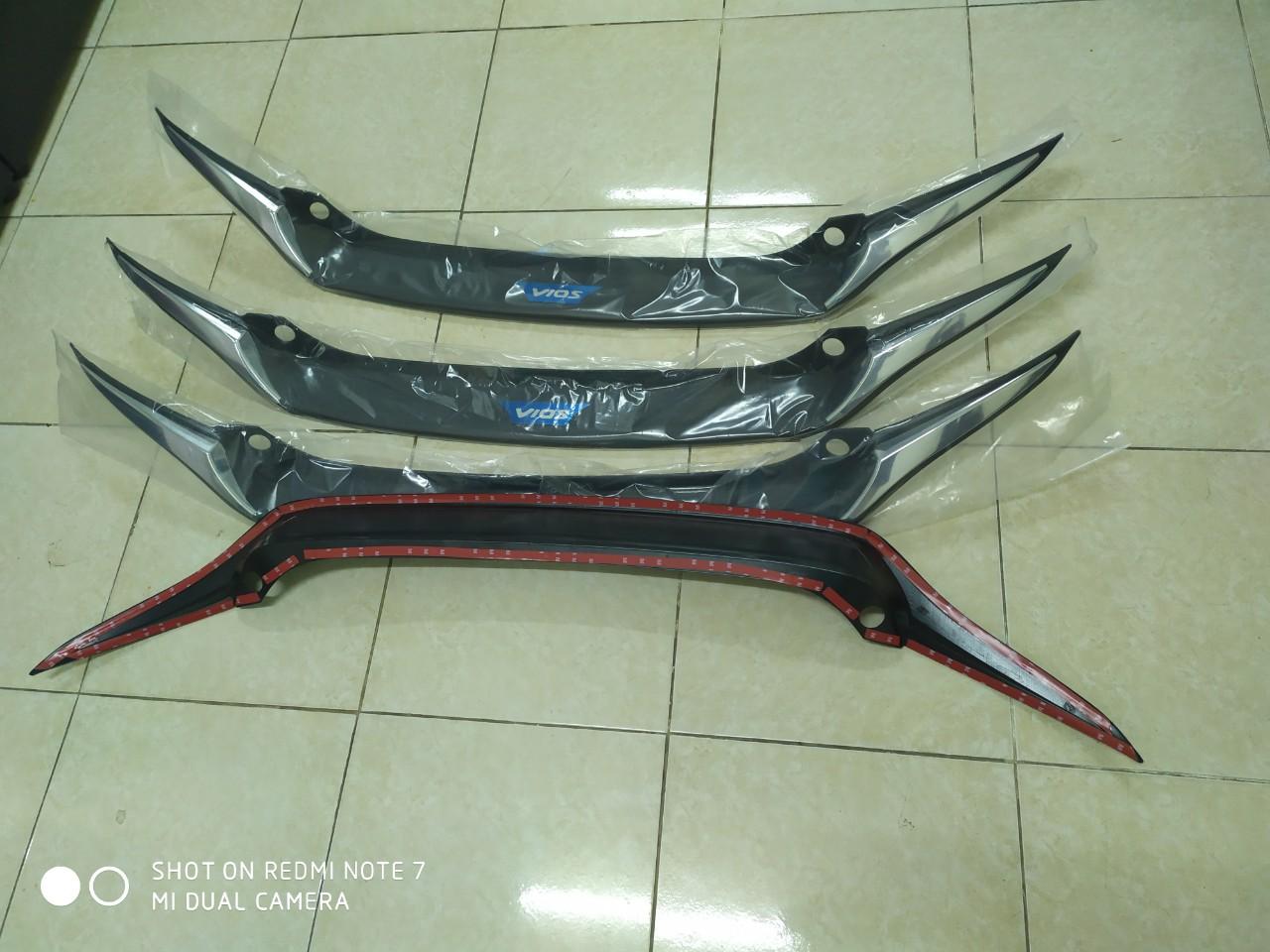 Chống trầy cốp xe Vios 2014-2018 loại vểnh