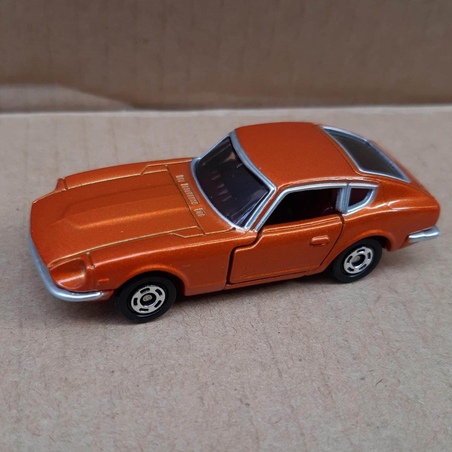 Xe mô hình Tomica – Xe Fairlady Z 432 màu cam mở được cửa (trong set 6 xe)