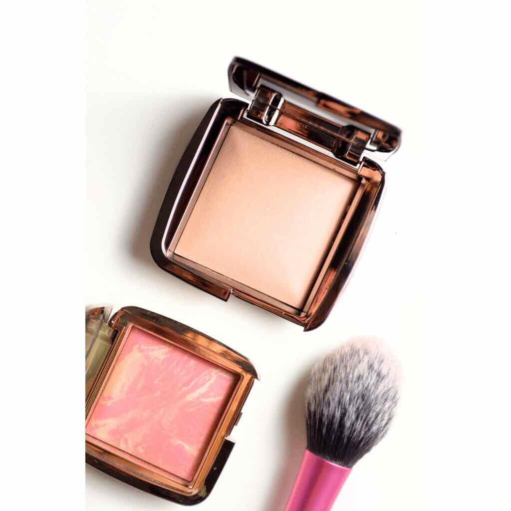 PHẤN BẮT SÁNG HOURGLASS AMBIENT LIGHTING POWDER IN LUMINOUS LIGHT MINI SIZE