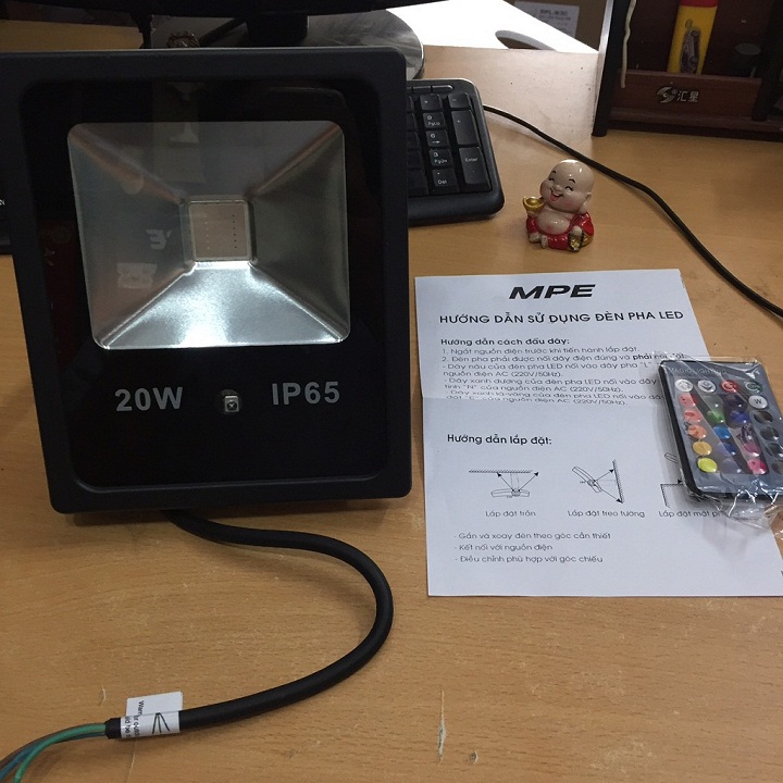 [HCM]ĐÈN PHA LED ĐỔI MÀU CÓ REMOST 20W MPE IP65