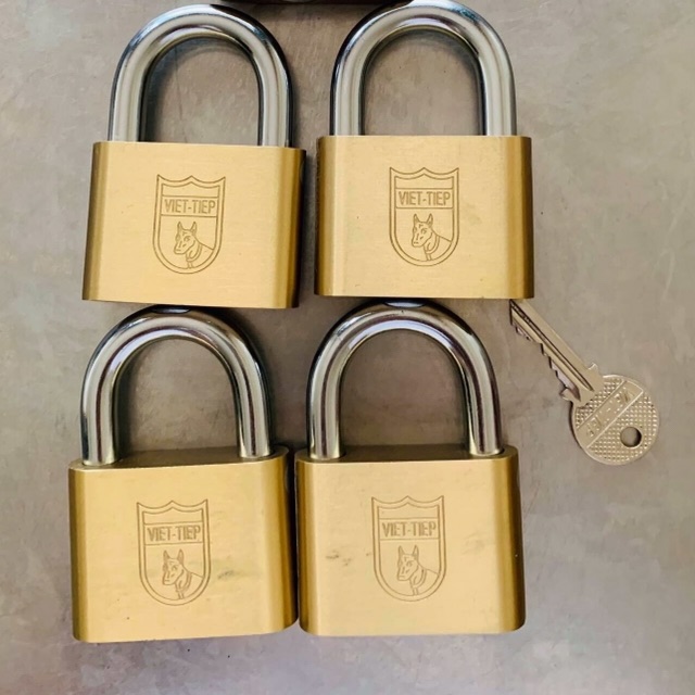 Set 3 ổ khoá cổng việt tiệp dùng chung 1 chìa chủ sao chép thêm 30 chìa ( loại 6 phân khoá bấm )