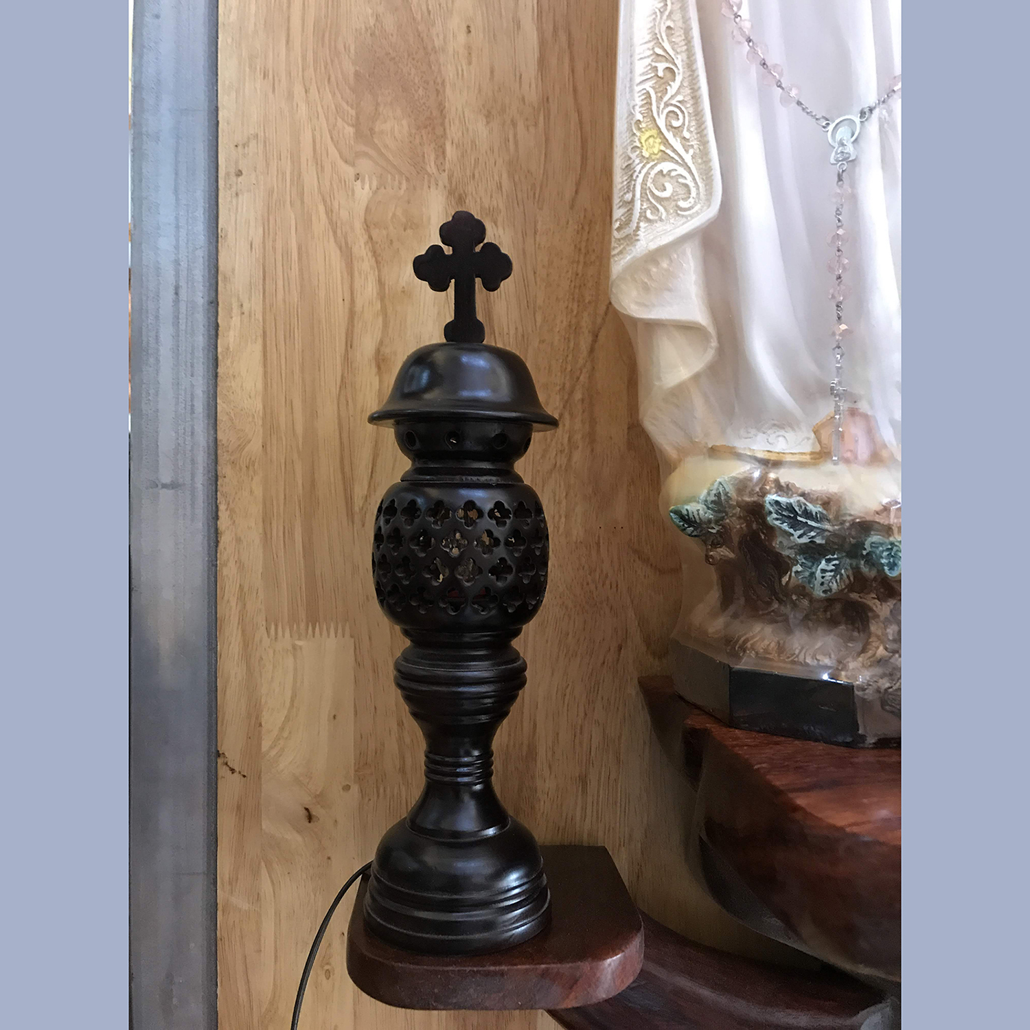 Đèn Bàn Thờ2 Cây Đèn Gỗ Thánh Giá (Gỗ Màu Mahogany)