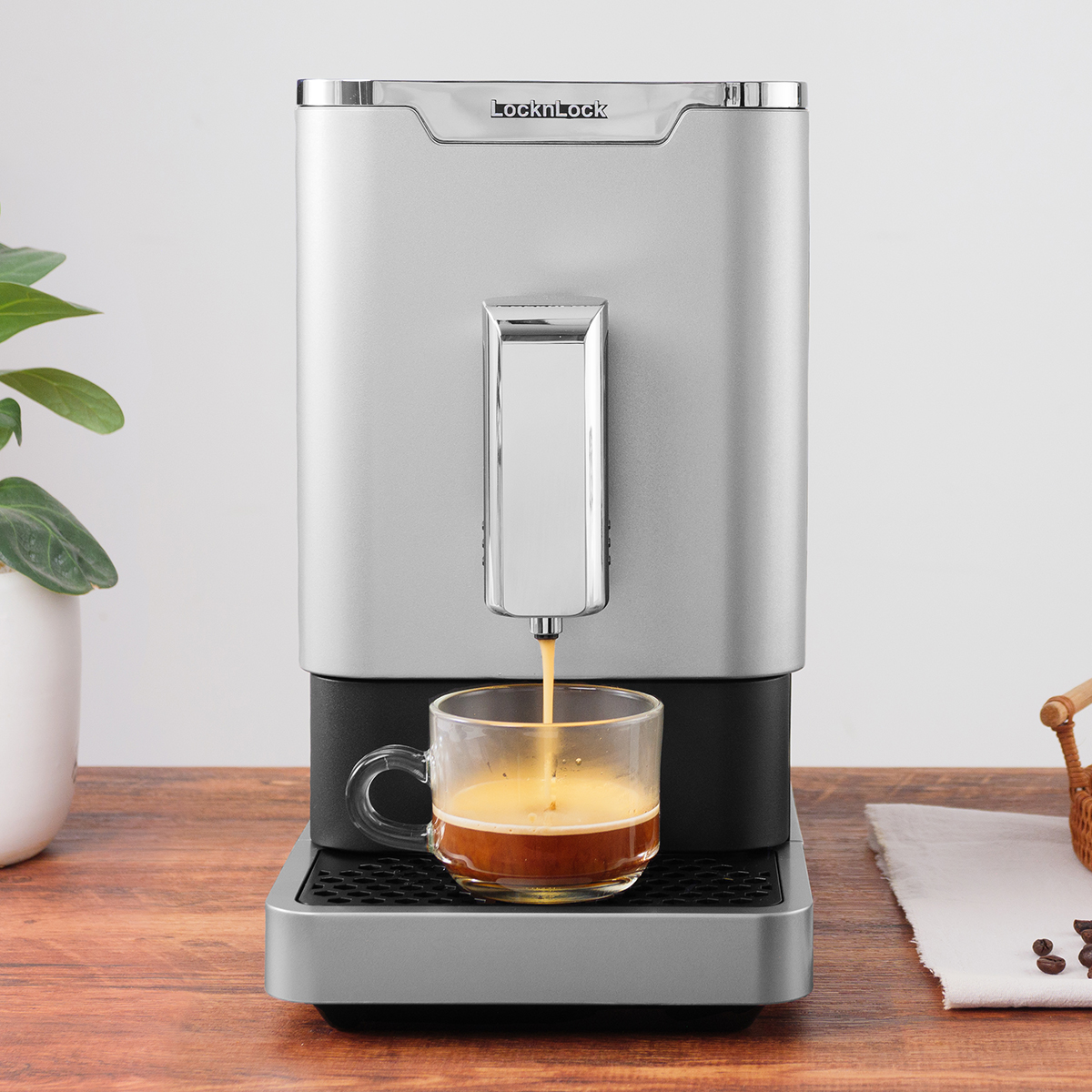 Máy pha cà phê Lock&Lock Espresso Coffee Machine EJC636 Màu đen/Bạc -  5 cấp độ xay, Công suất 19BAR cực mạnh, cảm ứng- Hàng chính hãng
