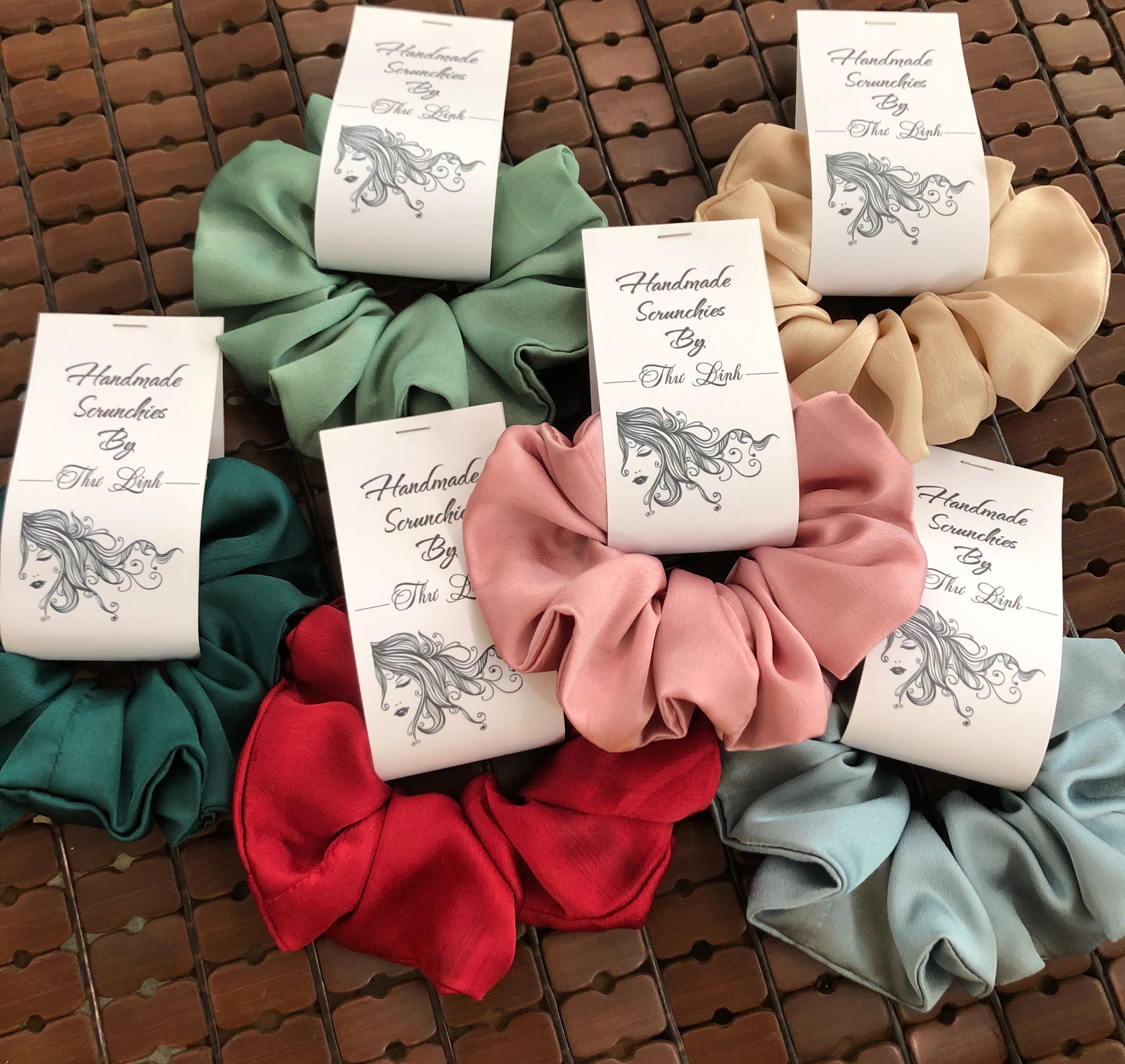 Scrunchies dây buộc tóc, cột tóc lụa ánh bóng cao cấp