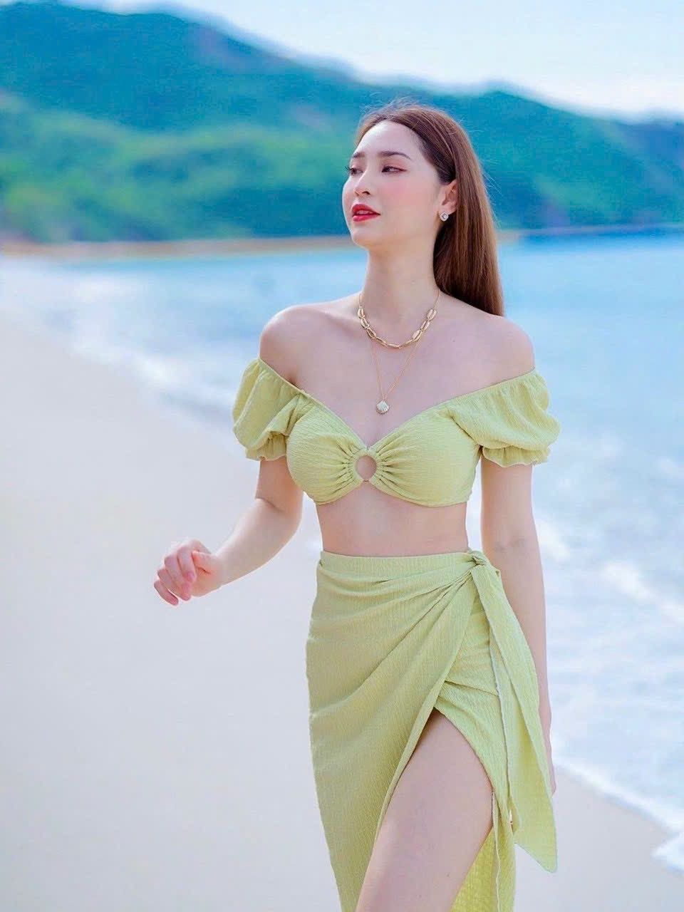 Set bikini đi biển sexy kèm choàng