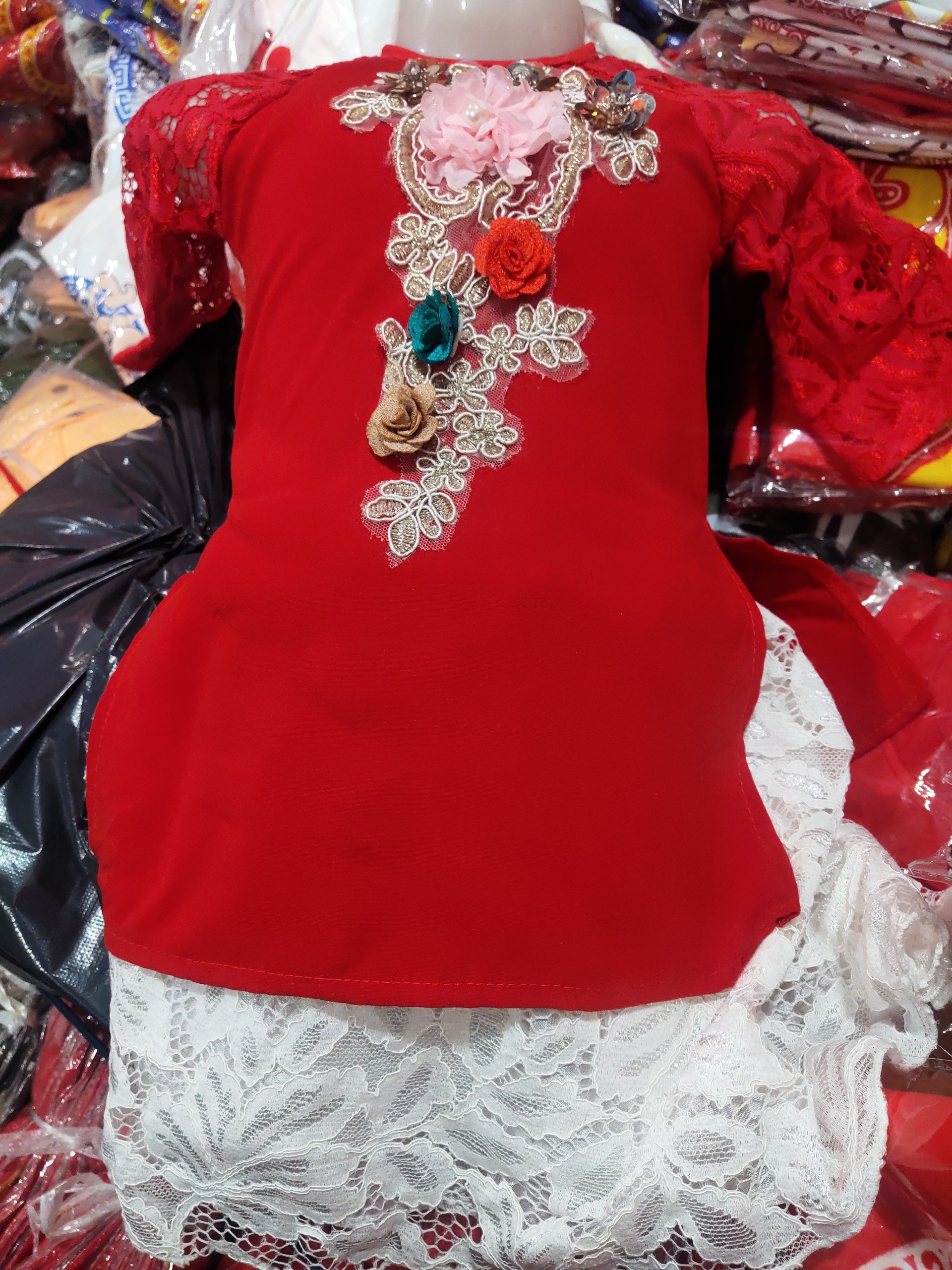 Áo dài cách tân bé gái đính hoa kèm chân váy trắng. váy bé gái, áo dài trẻ em