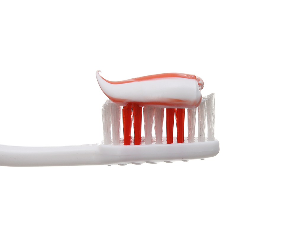 Kem đánh răng Aquafresh trắng răng bạc hà thơm mát Whitening Action