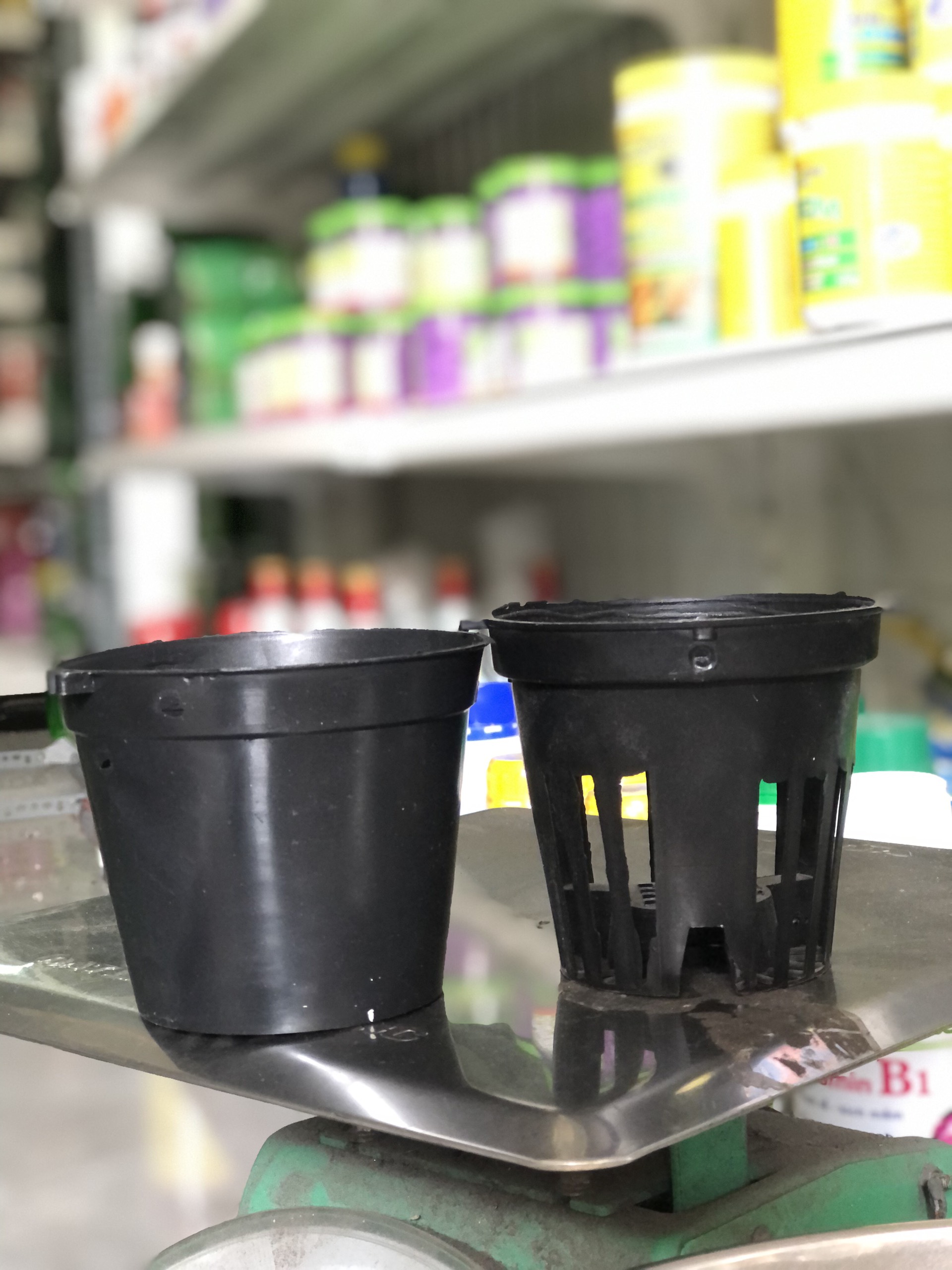 [combo 10 cái] Chậu nhựa đen f10 - Bít lổ