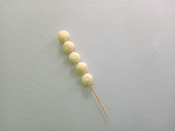 Cá viên_mô hình xiên que bằng nhựa