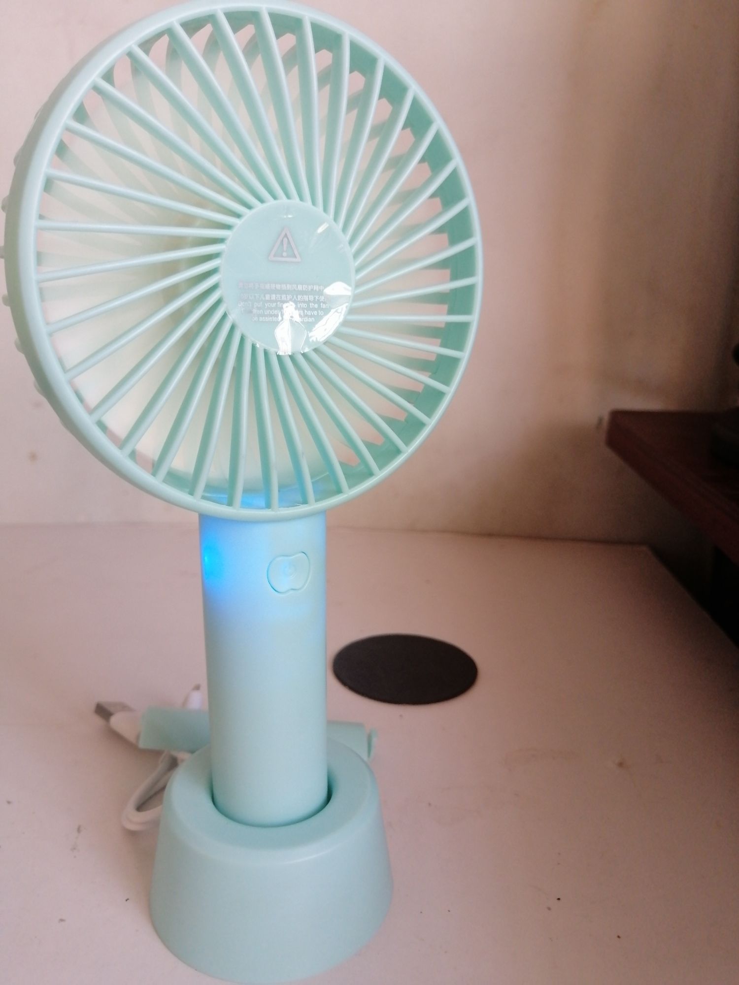 [HCM]quạt cầm tay 3 cấp độ có đế đứng