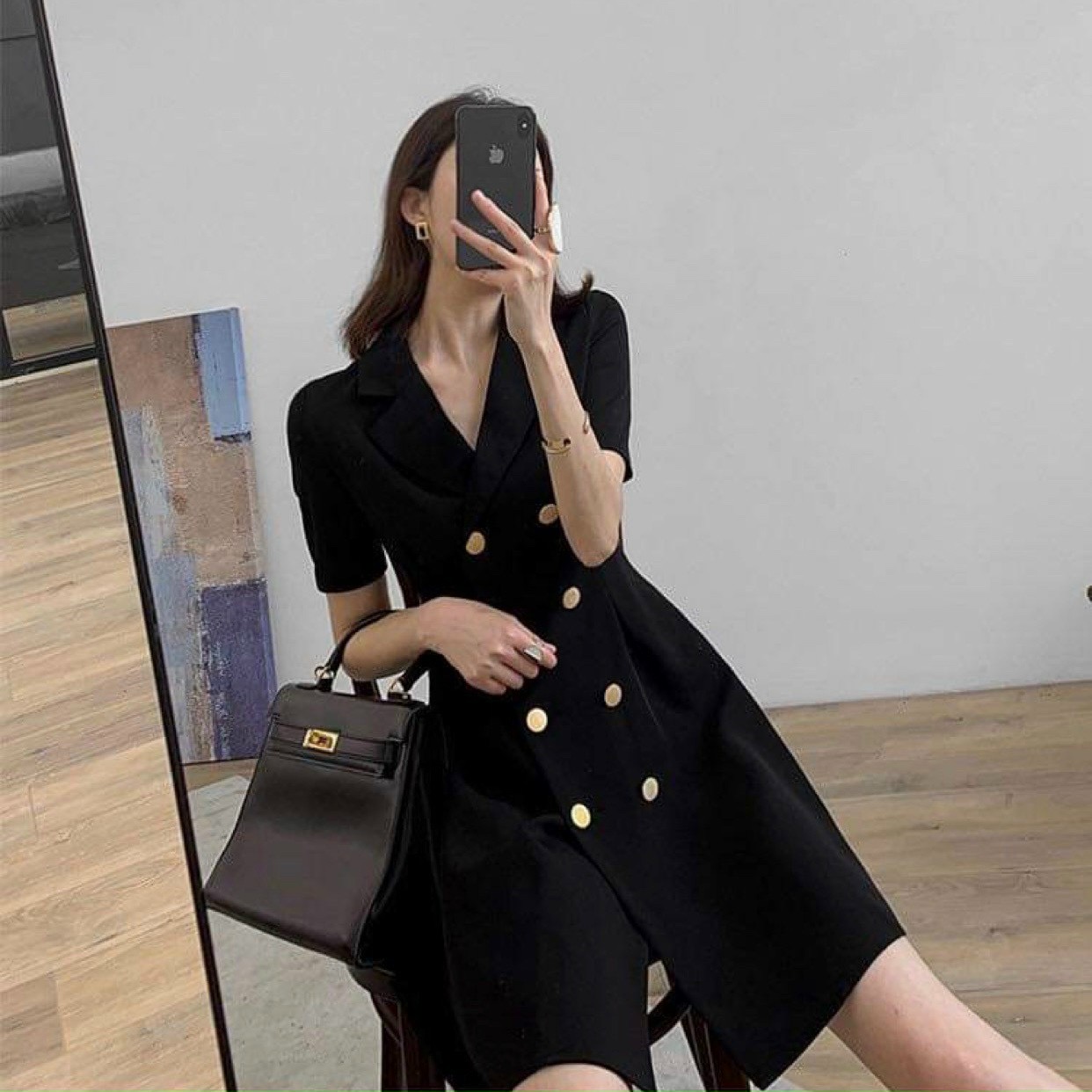 Đầm vest đen nút trắng