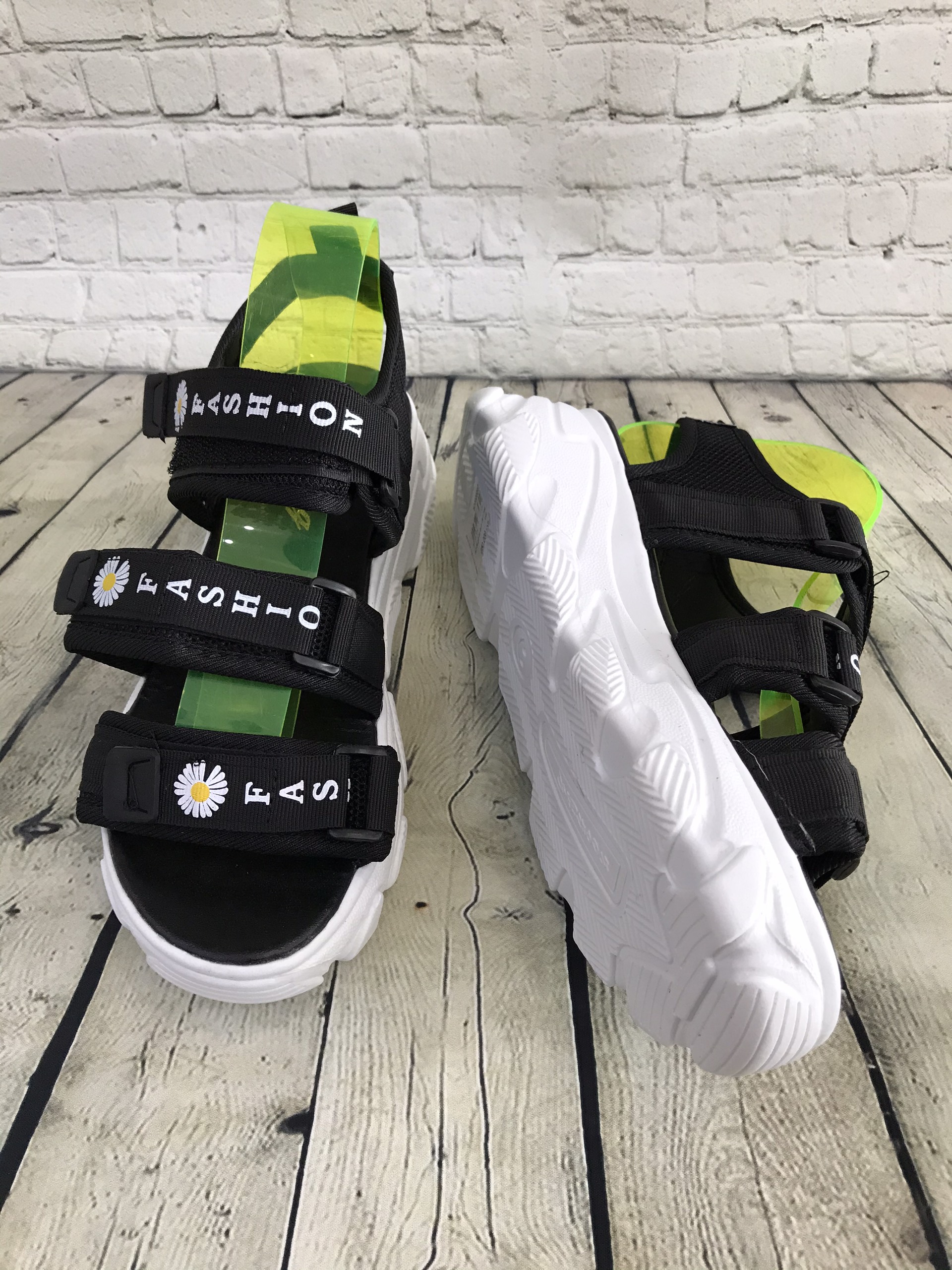 Sandal dù đế gồ độn 4 cm ba quai ngang hoa cúc