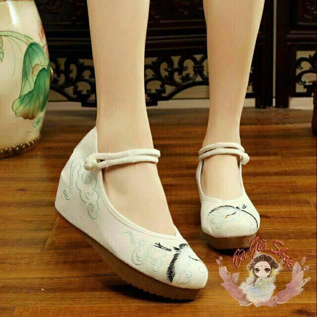 Giày vải thêu hạc giày đế xuồng gót 5cm
