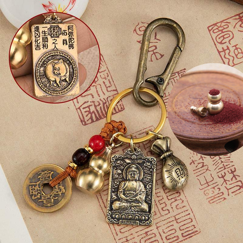 Tặng Móc Hợp Kim Kèm Cát Đỏ Móc Khóa Đồng Thau 4 Món Dây Vàng 5 Đồng Xu,Quả Bầu Rỗng,Túi Lì Xì Mix Thẻ Bài 2 Mặt 8 Vị Phật Phù Trợ 12 Con Giáp(E-03)