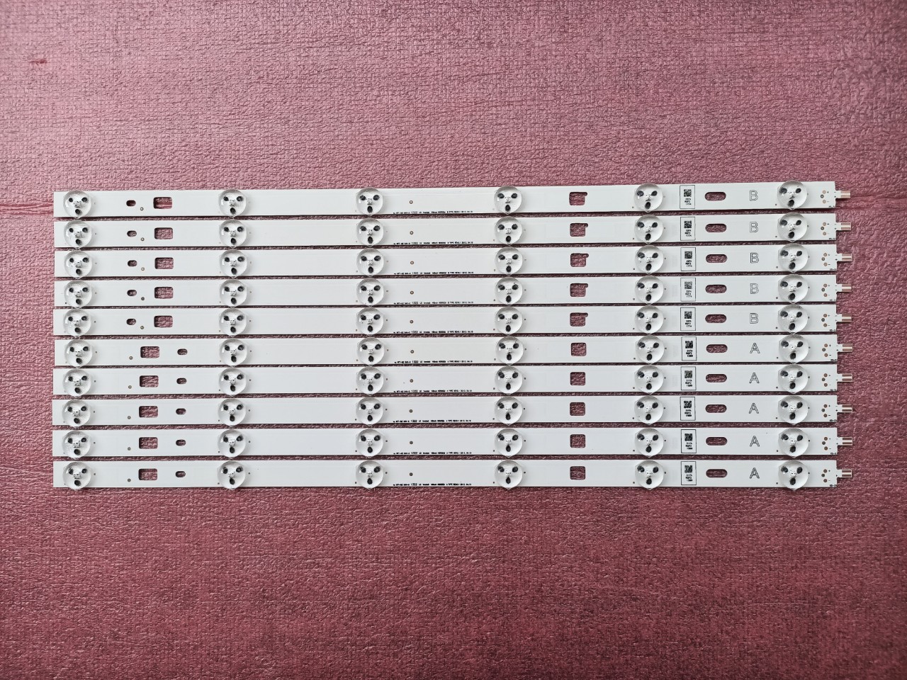 THANH ĐÈN LED TIVI SONY 46R452A LG Innotek 46inch NDSOEM A B TYPE REV0.1 2013 HÀNG MỚI 100%, BỘ 5 THANH A VÀ 5 THANH B, MỖI THANH 6 BÓNG 3V, DÀI 44cm