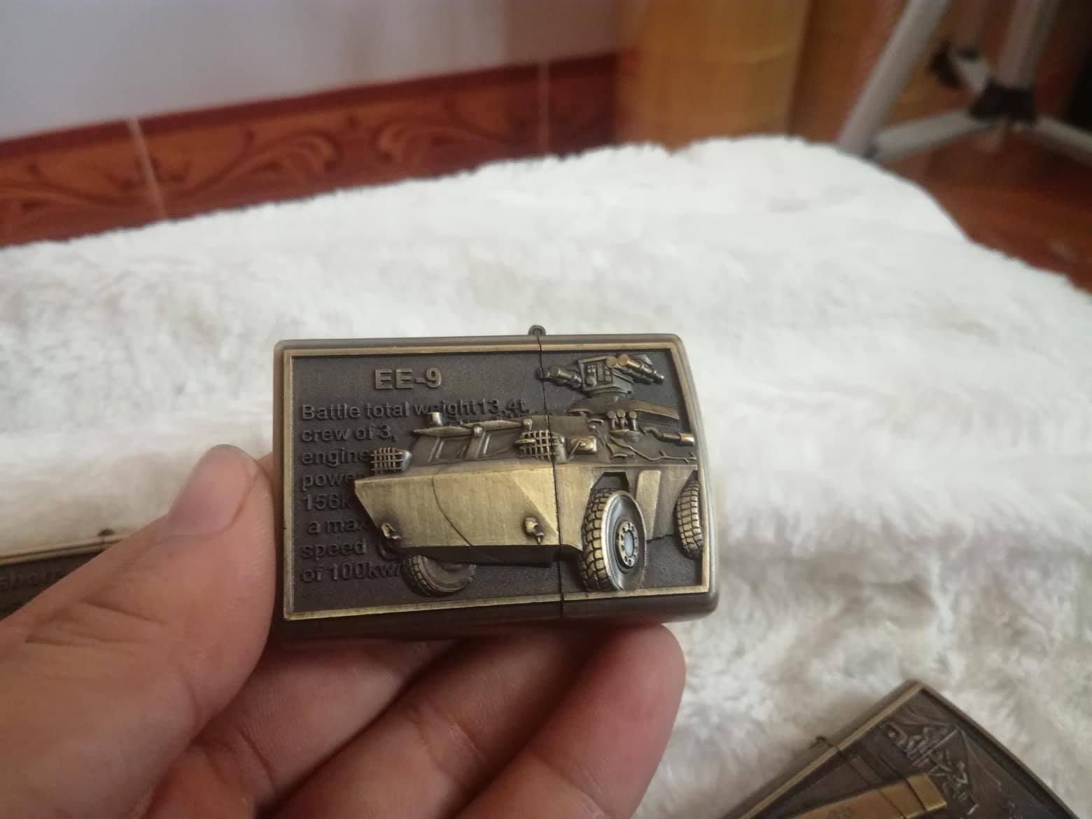 Bật lửa Zippo 3D cao cấp + Tặng đá và bấc (hình mẫu quân đội ngẫu nhiên)