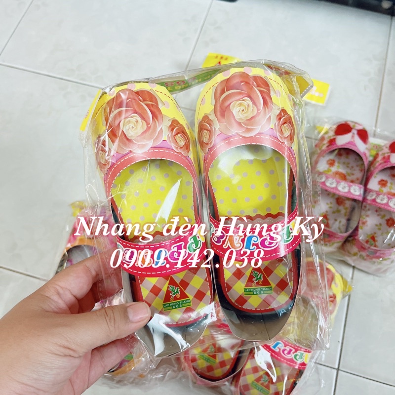 Hàng mã giày trẻ em giấy
