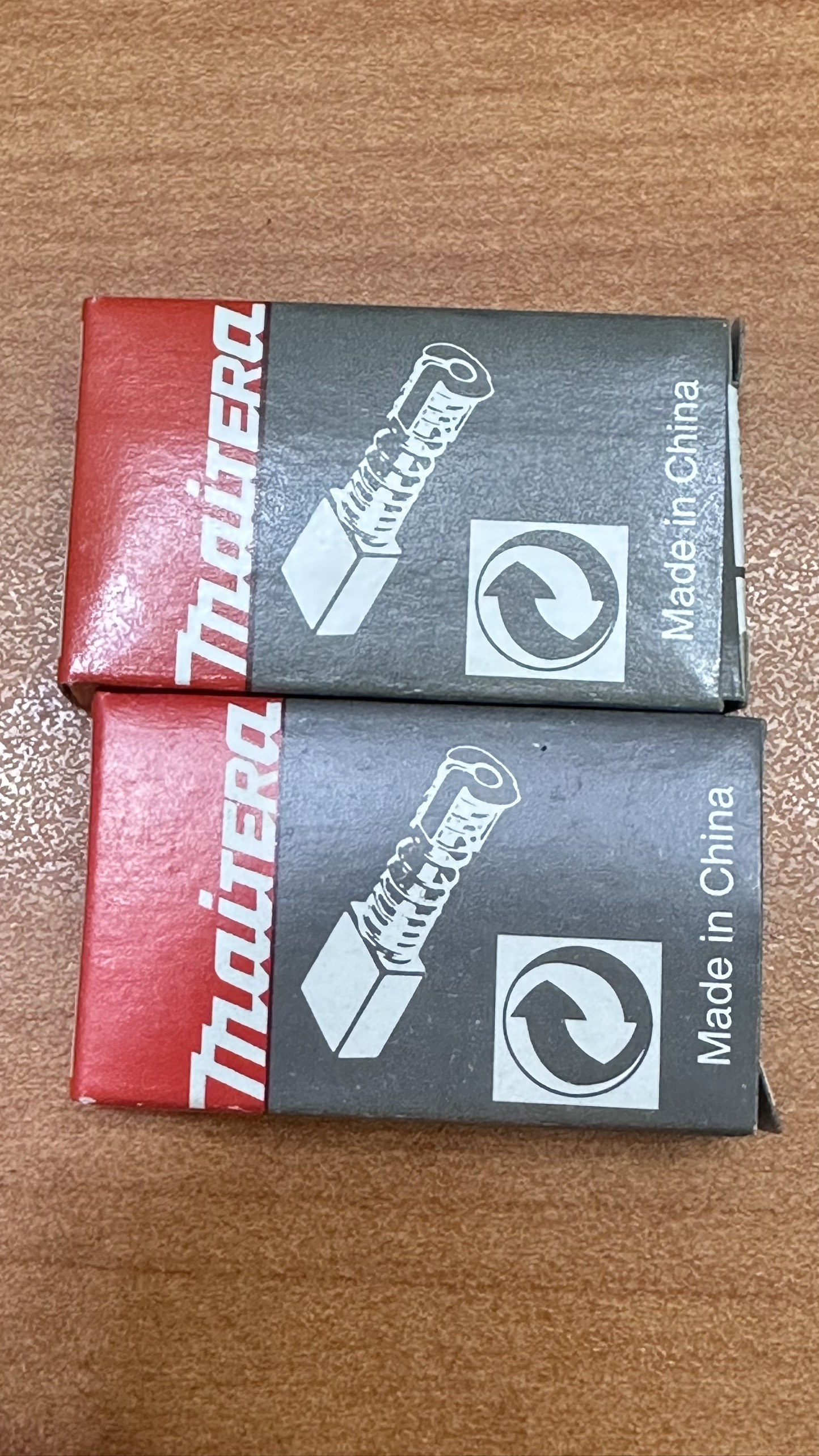 (Maitera) 1 Pair of 411A Carbon Brushes (Makita, Maktec, Soi, Planer Grinders)