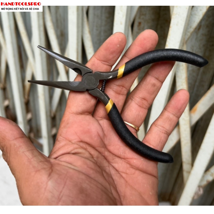 [Mã LIFE30K giảm 15% đơn 150K] Kìm nhọn đen 4-1/2 inch Crossman 95-104