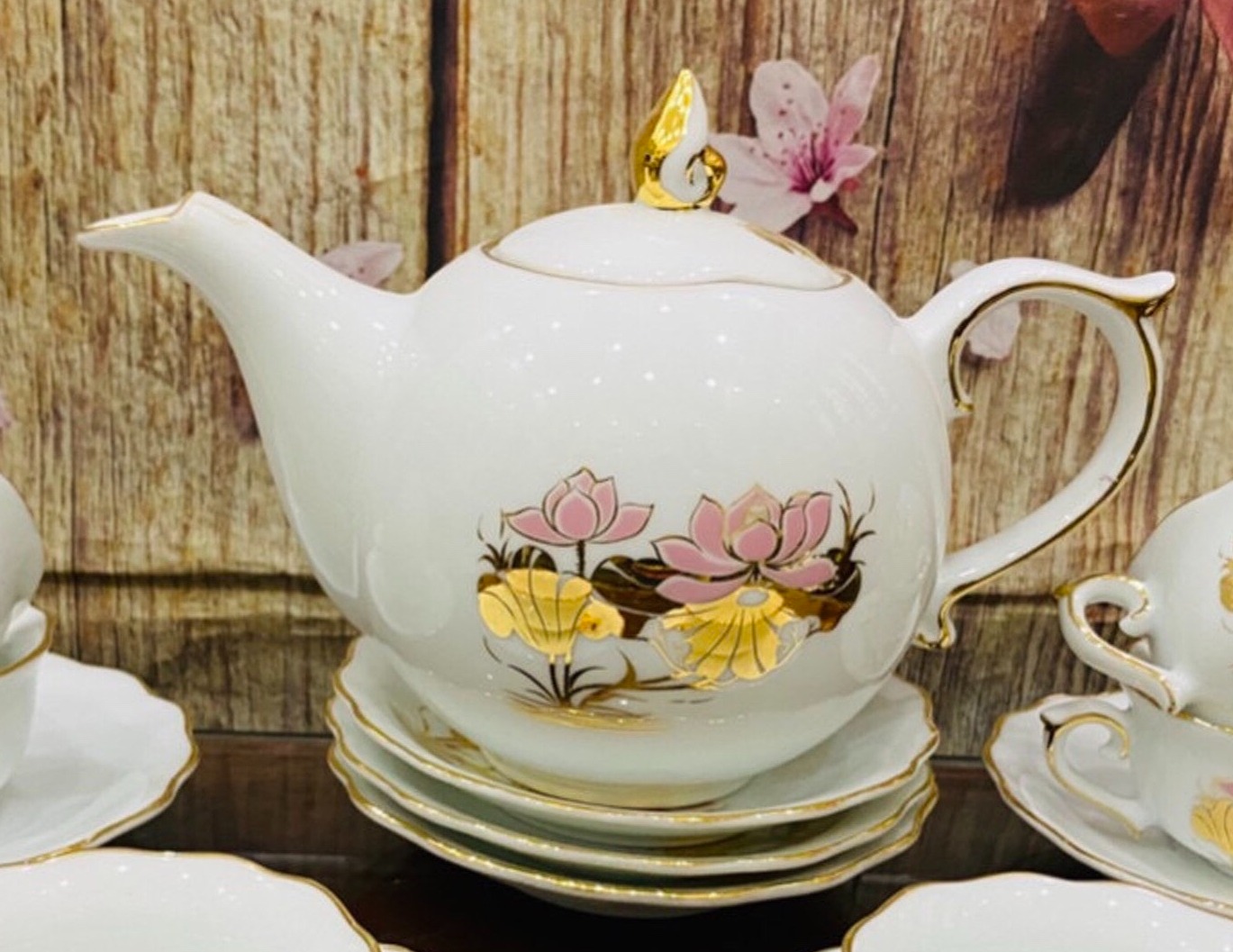 (MỚI NHẤT) Bộ ấm chén hoa sen đỏ vàng kim cấp Bát Tràng