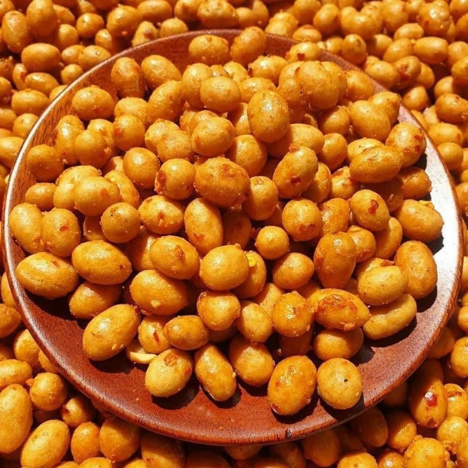 Đậu phộng da cá tỏi ớt pet 500gram