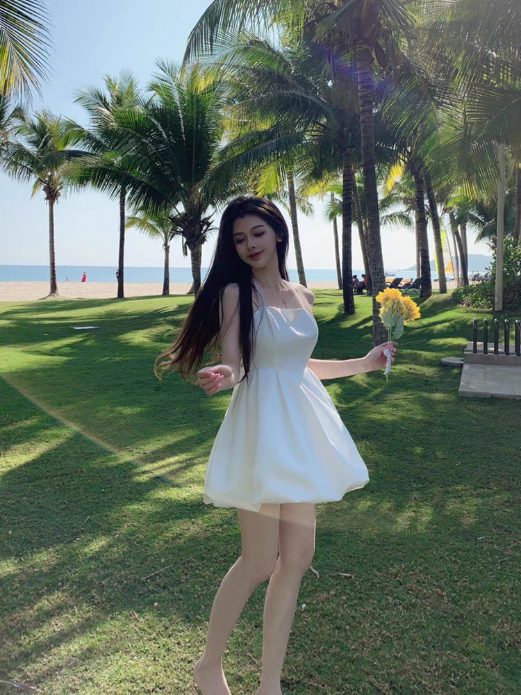 Đầm trắng xòe bồng cột nơ