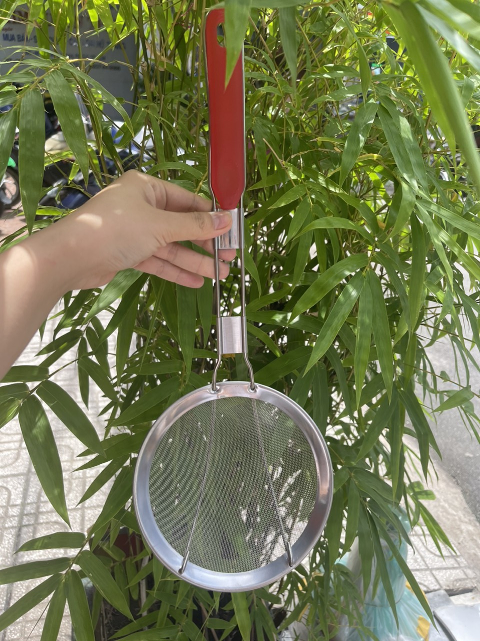 Vợt Hớt Bọt Thái Cán Đỏ Bền Chắc , Đẹp Mắt (Ảnh shop tự chụp)