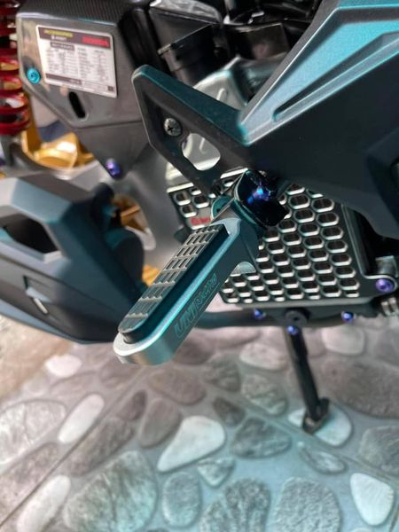 gác chân uni racing gắn cho vario/vision/ airblade