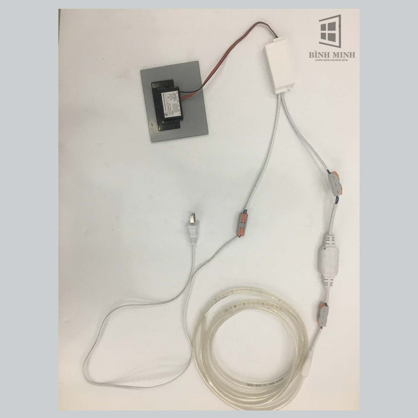 Công tắc cảm ứng gương 220v