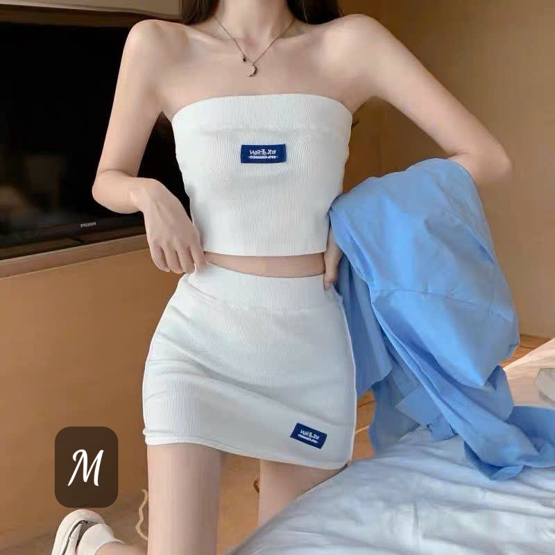 Sét bộ áo ống croptop logo chữ trước phối chân váy logo chứ bên dáng ngắn cực hot
