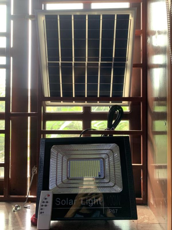 Đèn Năng Lượng Mặt Trời 100W Solar Light- Chống mưa, có cảm biến hồng ngoại, điều khiển từ xa