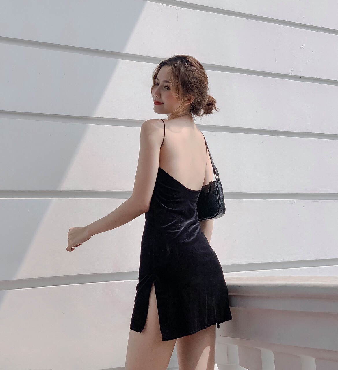 ĐẦM ĐEN 2 DÂY CỔ ĐỖ HỞ LƯNG